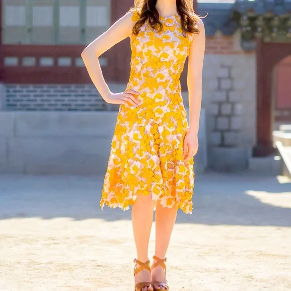 Monique Lhuillier | Dresses | Monique Lhuillier Yellow 3d Guipure Lace |  Poshmark